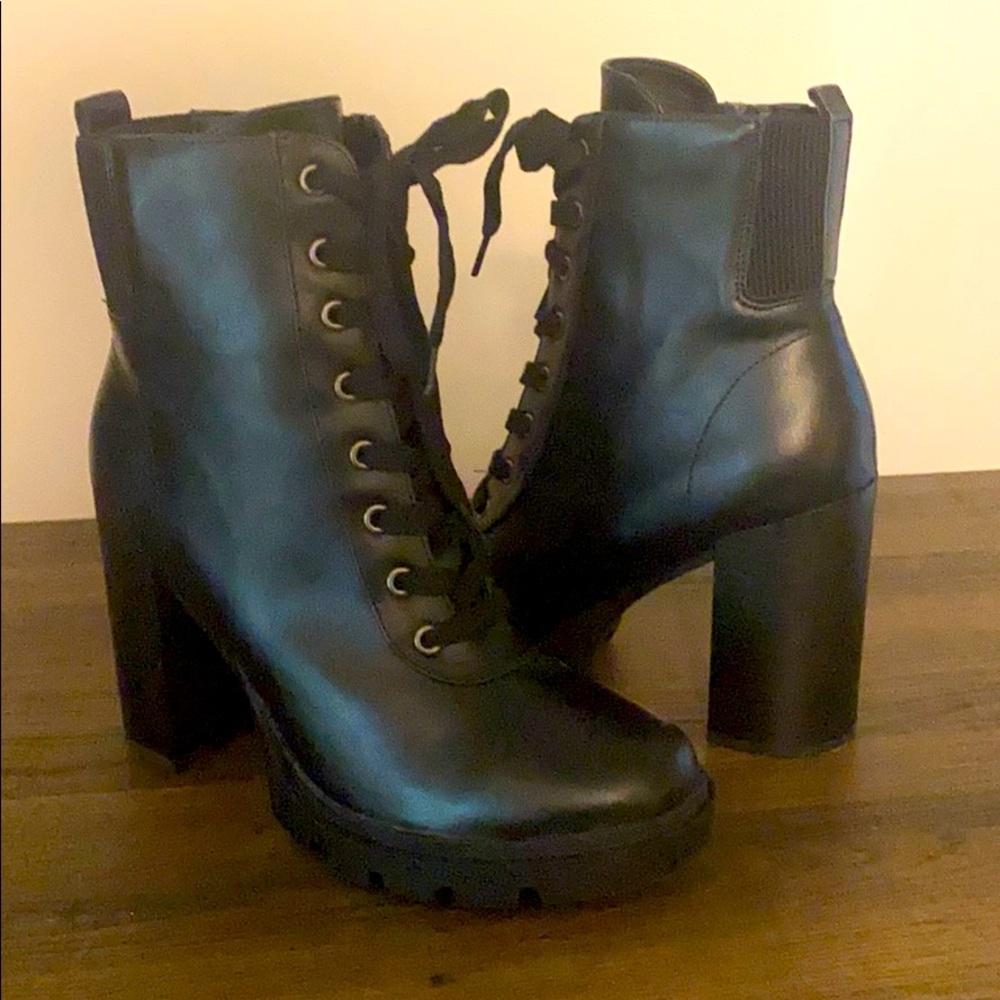 Cute boots!  Never worn.  Size 9.